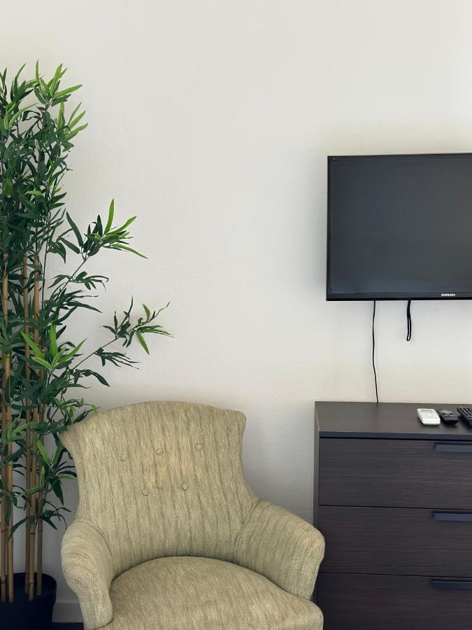 Xenia Apartments - Bright And Elegant Apartment Милано Екстериор снимка