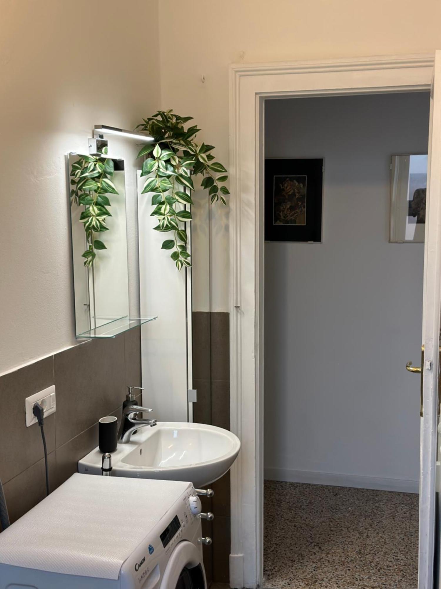 Xenia Apartments - Bright And Elegant Apartment Милано Екстериор снимка
